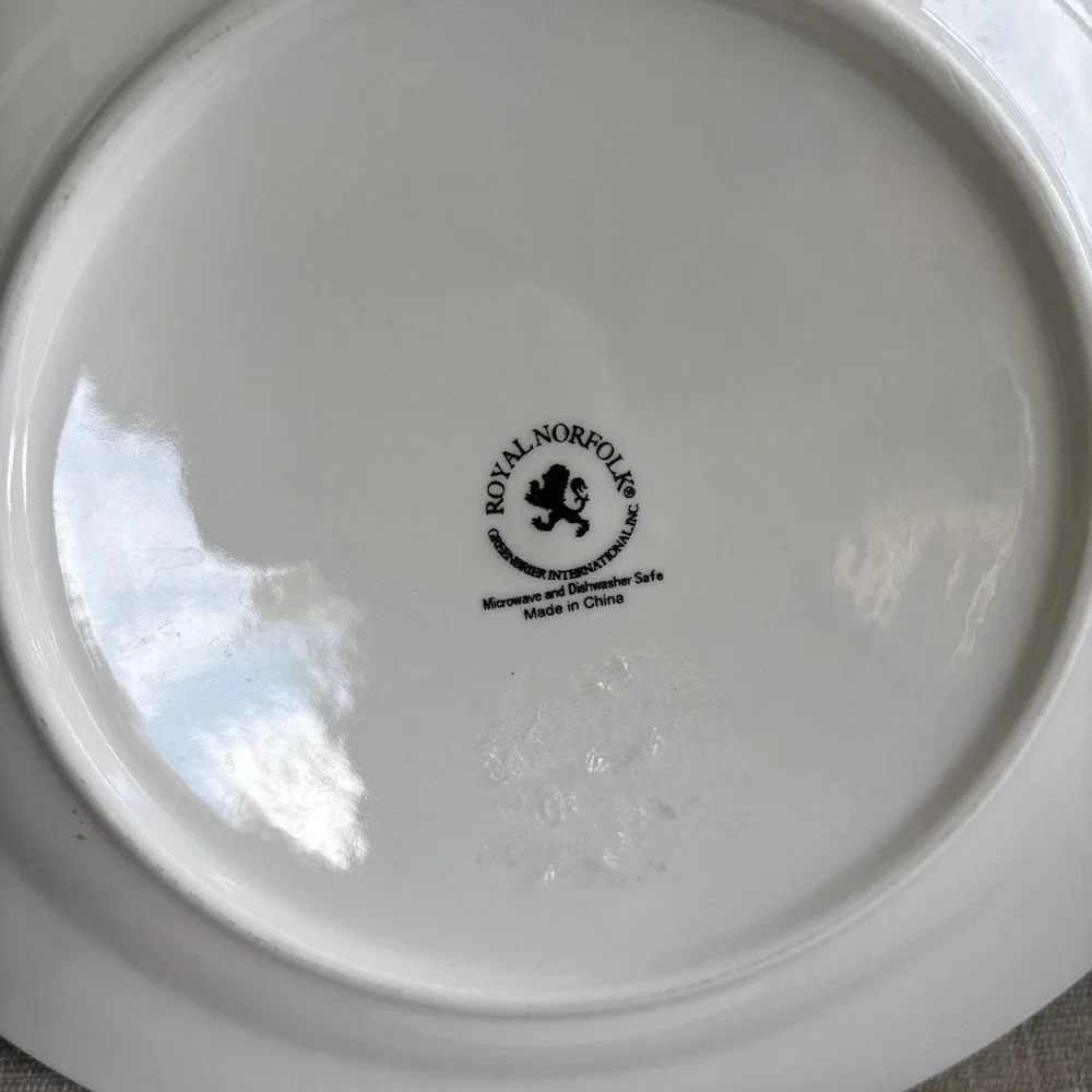 Royal Norfolk 10 1/2in. Dinner Plates Fall Leaves Acorns  Autumn Set of 4